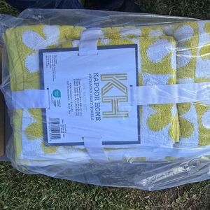 Yellow & White Floral Bath Towel Set